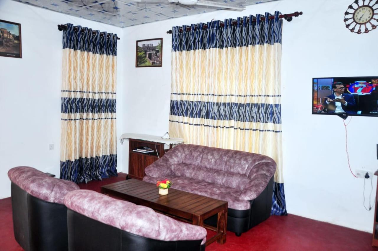 Impress Holiday Home Anuradhapura Esterno foto