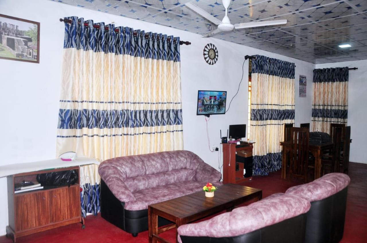 Impress Holiday Home Anuradhapura Esterno foto