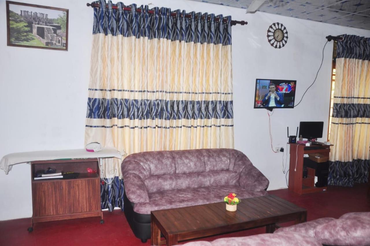 Impress Holiday Home Anuradhapura Esterno foto